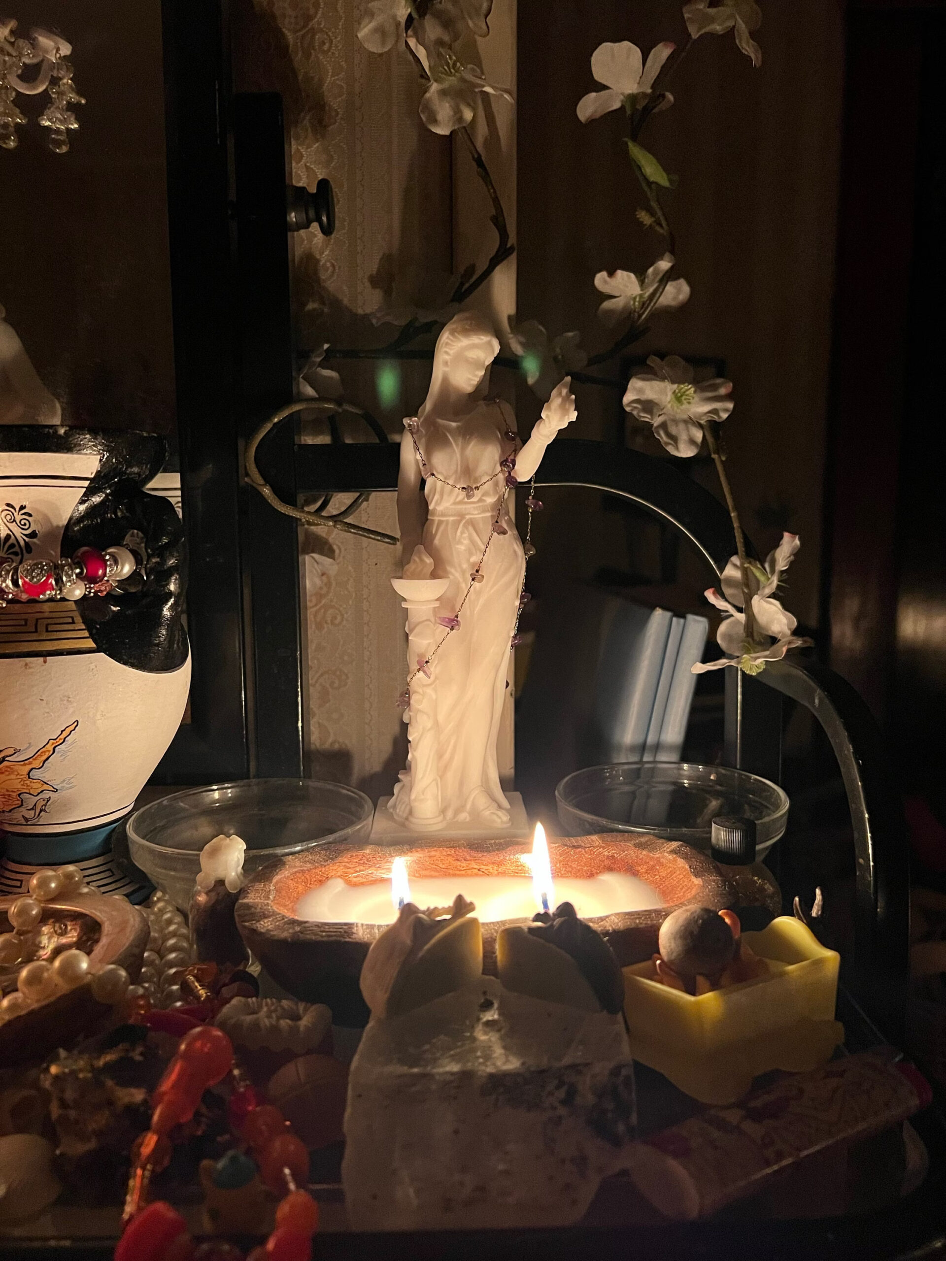 Hestia 5-810-w from eStatueShop (customer's photo)