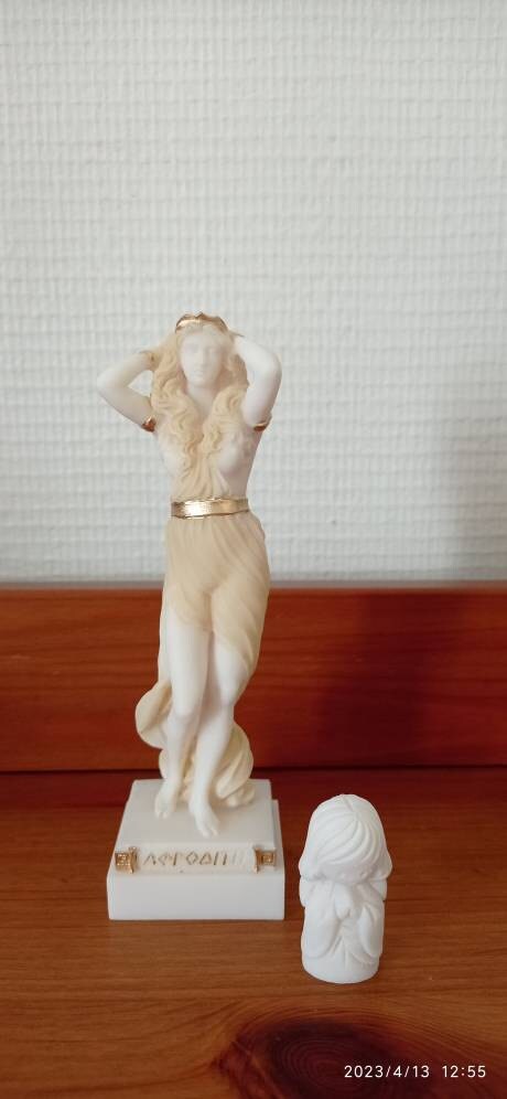 Aphrodite 3-792-p from eStatueShop  (customer's photo)